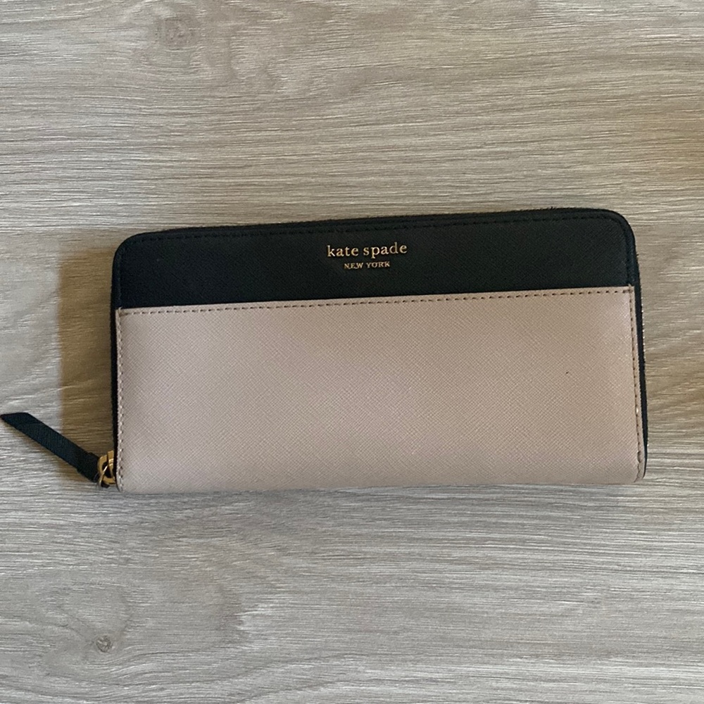 Woman’s Wallet